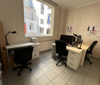 Bureau privé 14 m² 4 postes Location bureau Rue Poliveau Paris 75005 - photo 1